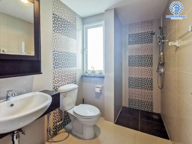 *****บ้านเดี่ยวมือสอง ม.เศรณี คาซ่า ดอนเมือง หลังมุม เนื้อที่ 55 ตร.ว. ฟังก์ชันโดน ๆ 3 ห้องนอน 3 ห้องน้ำ จอดรถได้ 2 คัน ได้พื้นที่ใช้สอยกว้าง ๆ บนใกล้สนามบินดอนเมือง ไม่ว่าจะเข้า-ออกทางไหนก็สะดวก เชื่อมต่อทางด่วน "ศรีสมาน" และรถไฟฟ้าสายสีแดง "สถานีดอนเมือง"